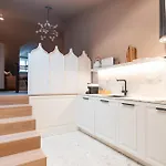 Sra Do Leite Next To Cathedral By Se *